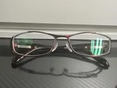 JINS/赤いフレームのスリムメガネ