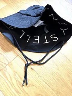 STELLA McCARTNEY ブラックバケットハットのサムネイル
