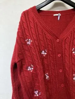 赤いニットカーディガン 花柄刺繍　レトロ　ゆったりサイズ