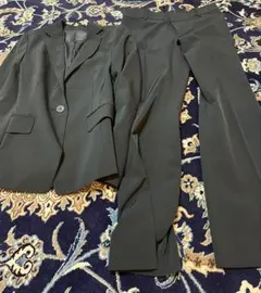 アンタイトルの黒　パンツスーツ シングルボタン ＊冠婚葬祭にもOKです