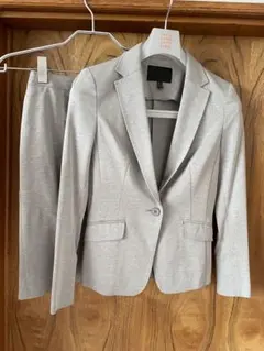 美品　ICB アイシービースーツ　レディーススーツ　ライトグレー　9号　7号