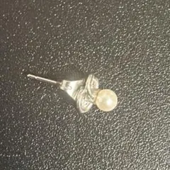 シルバー パール付き片耳ピアス
