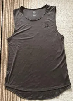Under Armour ダークグレー タンクトップ M