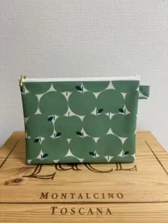 ハンドメイド りんご柄 ラミネートフラットポーチ