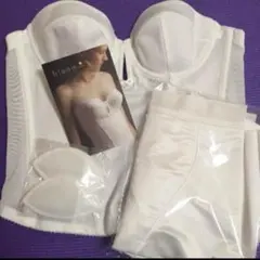 新品未使用 ブライダルビスチェ D70