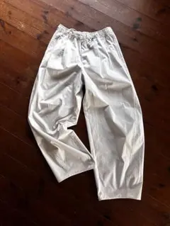 GU gu ホワイトカジュアルパンツ サイズＳ