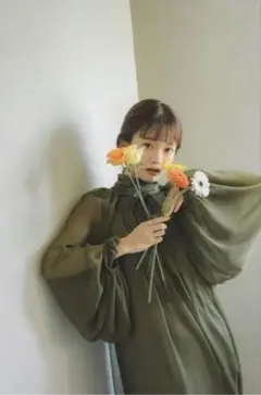 【pinue】美品☆クリーニング済み☆シフォンドレス(オリーブグリーン)