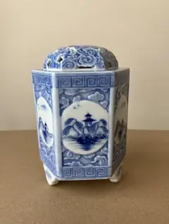 獅子牡丹絵　香炉　木箱　色鍋島　故青木桃山作品　伝統工芸士　未使用 獅子牡丹絵 香炉 木箱 色鍋島 故青木桃山作品 伝統工芸士 未使用