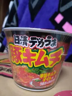 日清デカうま豚キムチ12カップ　1ケースのサムネイル