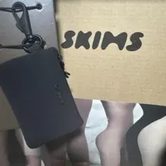 SKIMS× NIKE コラボ KEYCHAIN WRISTLET ピンク - メルカリ