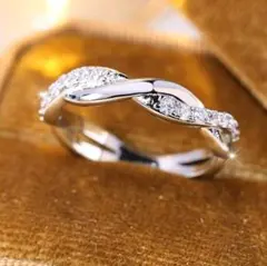 新品❣️ツイストデザインリング　指輪　11号　シルバーカラー　【匿名配送】