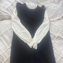 黒と白のフリル襟ニットワンピース