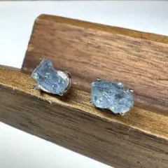 高品質！アクアマリン　原石　天然石ピアス