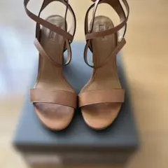 CHEMBUR ベージュ ハイヒールサンダルのサムネイル