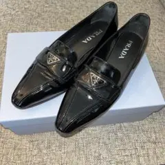 価格改定　美品　PRADA エナメル ブラック ローファー38.5 三角プレート