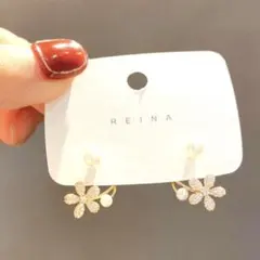 花ピアス　パールピアス　ジルコニアダイヤ　キラキラ　韓国　人気　オシャレ　小ぶり