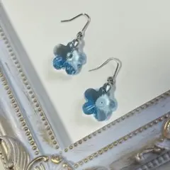 【希少】アクアマリンクリスタルお花ピアス