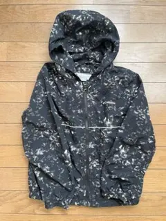 【美品】Columbia フード付きジャケット 黒白のカモフラージュ柄　130㎝
