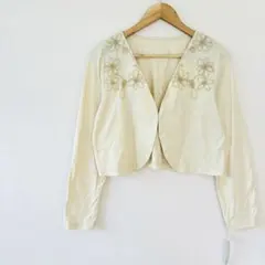 大きいサイズ【ティアラ】綿100%長袖ボレロ　肌色ベージュ系　花柄刺繍　レース