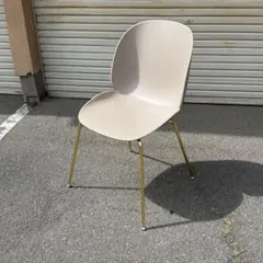 イタリア製 GUBI Beetle Chair ビートルチェア ベージュ グビのサムネイル