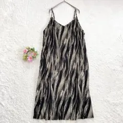大きいサイズ★美品 【eur3】 プリーツキャミワンピース (LL) 総柄 個性のサムネイル