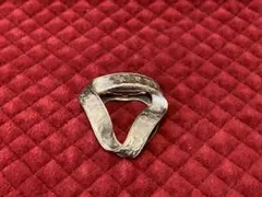 逆三角形のスカーフ止め