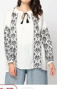 Samansa Mos2 トップス刺繍スキッパーブラウス　新品タグ付きのサムネイル