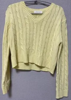 イエローケーブルニット