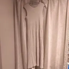 ノースリーブ　ニットワンピース ライトベージュ　GU