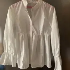 ホワイト フリル付きシャツ 長袖