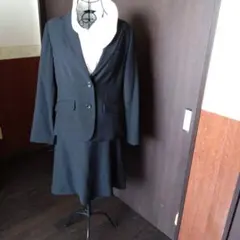 黒のリクルートスーツ 2つボタン