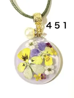 ドライフラワー半球ビオラ入りネックレス　　レジン