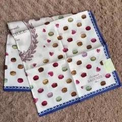 《新品未使用❗️画像確認有❗️》大判！LADUREE シルク混ハンカチのサムネイル