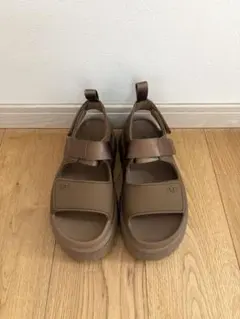 UGG 厚底サンダル GoldenGlow ゴールデングロウ