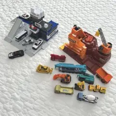 トミカミニカー 13台と建設現場セット　警察署　トミカワールド