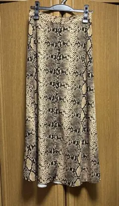 ZARA スリット入り　ロングスカート　豹柄のサムネイル