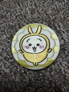 ちいかわ　刺繍缶バッジ　うさぎ　パジャマ