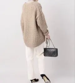 ヴェルメイユパーイエナ ケーブル編み Vネックニット ベージュ