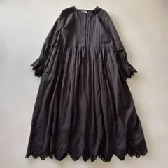 TSUHARU Samansa Mos2 スカラップ刺繍ワンピース ピンタック黒