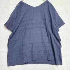 ローリーズファーム刺繍入りダークブルーVネック半袖トップス4L 大きめレーヨン混