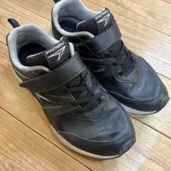 24.5 シュンソク瞬足ブラックスムース　スニーカー