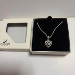 Swarovski ハート型クリスタルネックレス