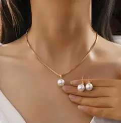 ２点セット　ペンダント　ネックレス　イヤリング（両耳用）　ゴールド　金