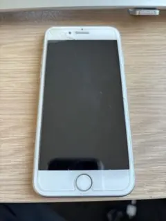 Apple iPhone 8 ホワイト 画面にひびあり