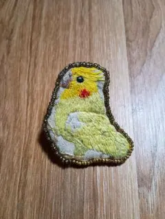 オカメインコの刺繍ブローチ