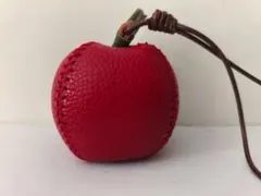 レザーリンゴ型キーリング,3点のチャーム同梱セット,「こぶたさん用」