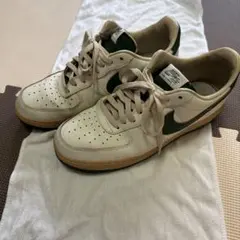 NIKE AIR FORCE 1 スニーカー