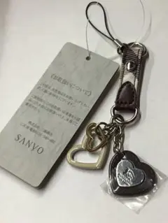 x*）様 BURBERRY バーバリー　ストラップ　ノバチェック　ハートチャームのサムネイル