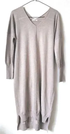 長袖ニットワンピ ベージュ Vネック