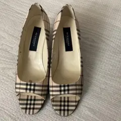 バーバリー　パンプス　レア　23.5cmのサムネイル